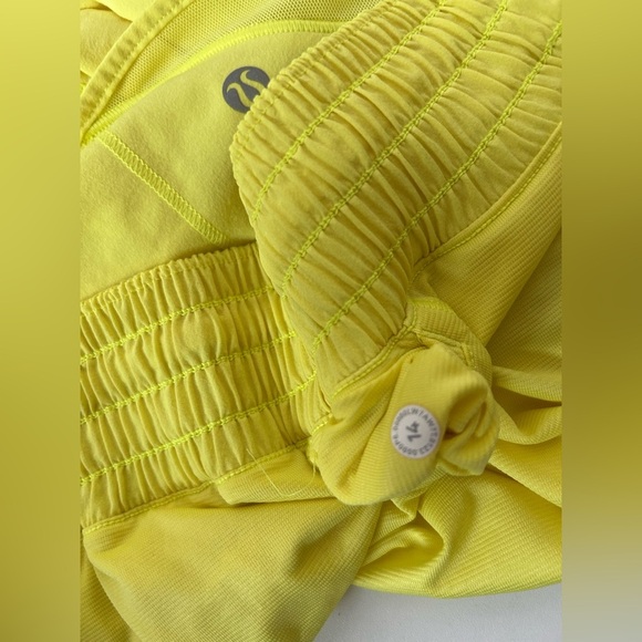 LULULEMON HOTTY HOT LR SHORT 4" Lined Sz. 14 ELECTRIC LEMON, LINED - Picture 3 of 11